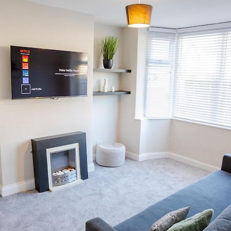Lymer House - Stylish 3 Bedroom House In Wolverhampton Exterior foto