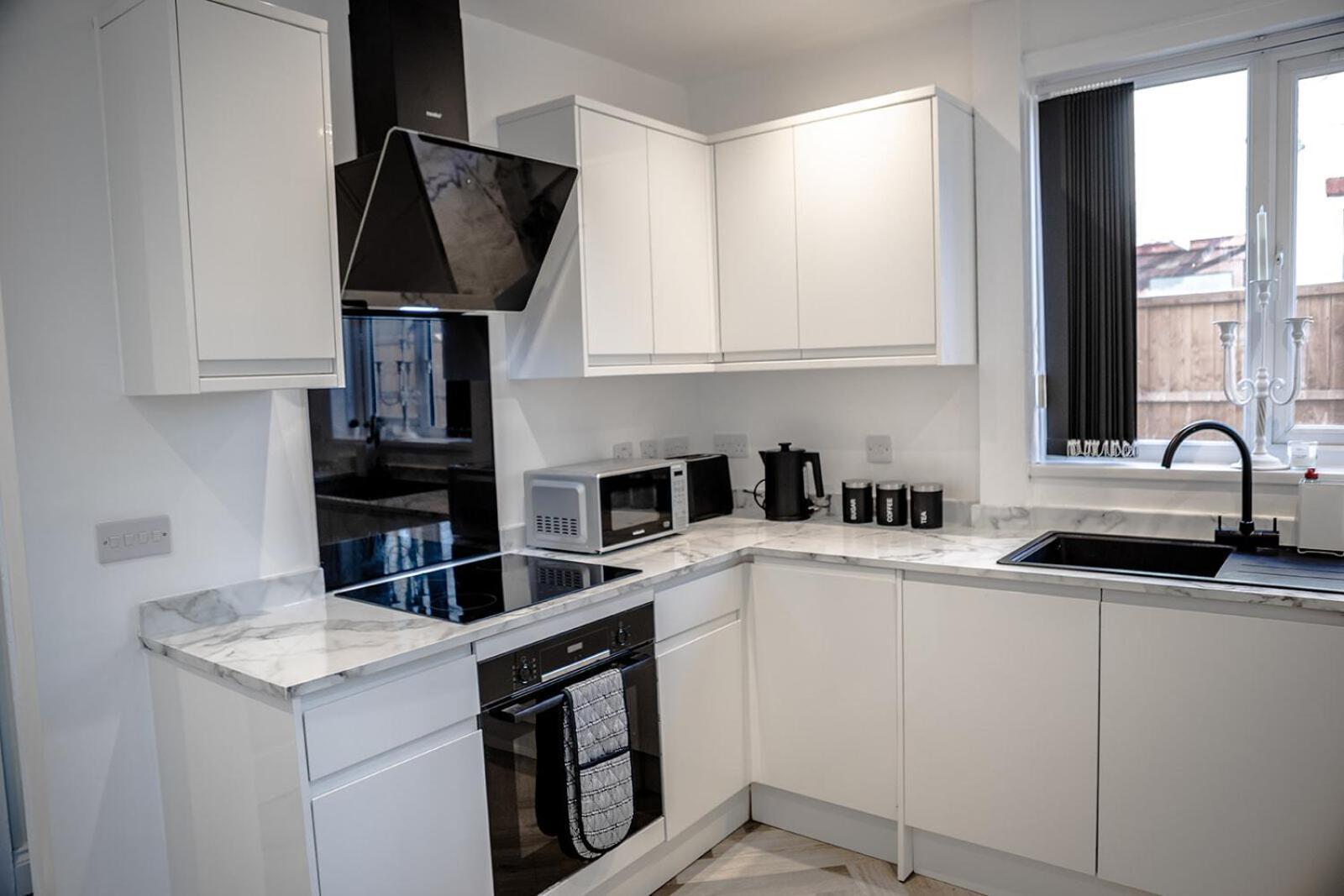 Lymer House - Stylish 3 Bedroom House In Wolverhampton Exterior foto