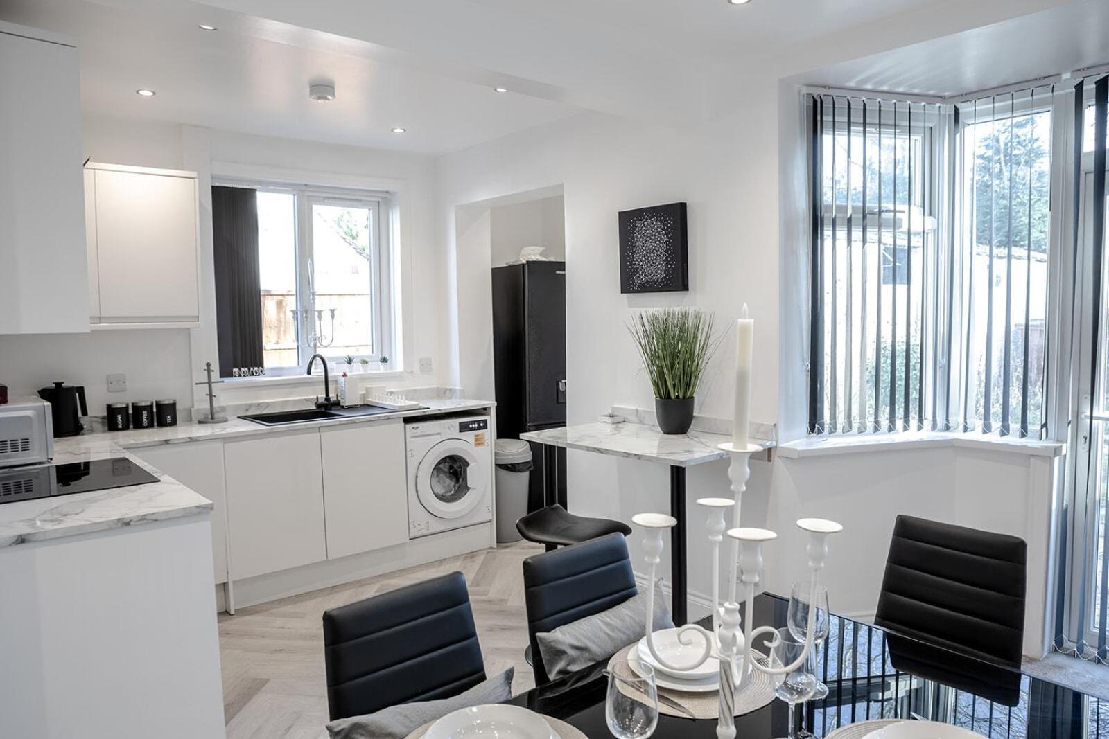Lymer House - Stylish 3 Bedroom House In Wolverhampton Exterior foto